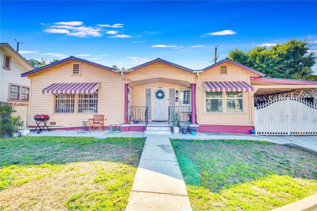 1202 E Acacia Avenue
