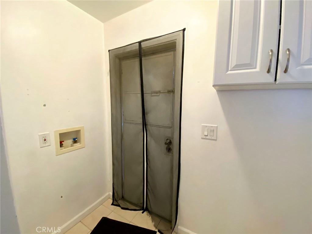 1202 E Acacia Avenue