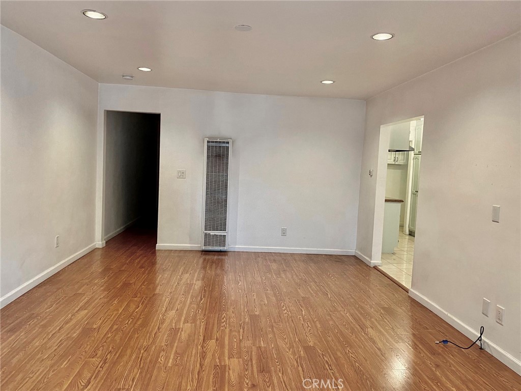 1202 E Acacia Avenue