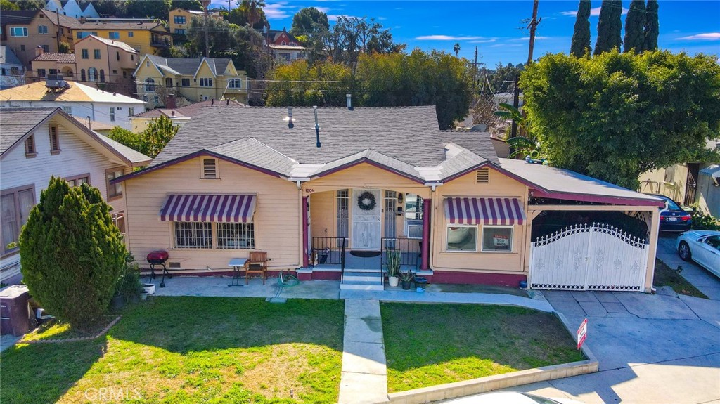 1202 E Acacia Avenue