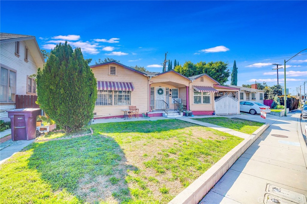 1202 E Acacia Avenue