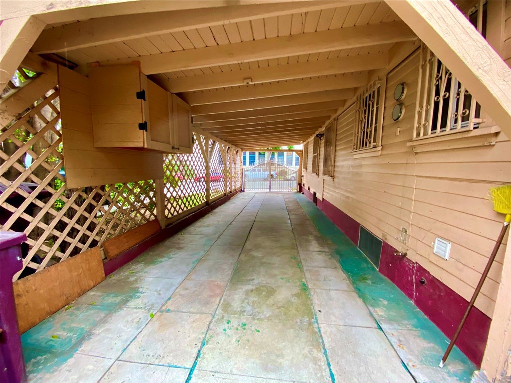 1202 E Acacia Avenue
