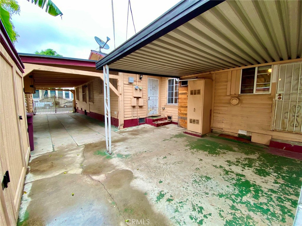 1202 E Acacia Avenue