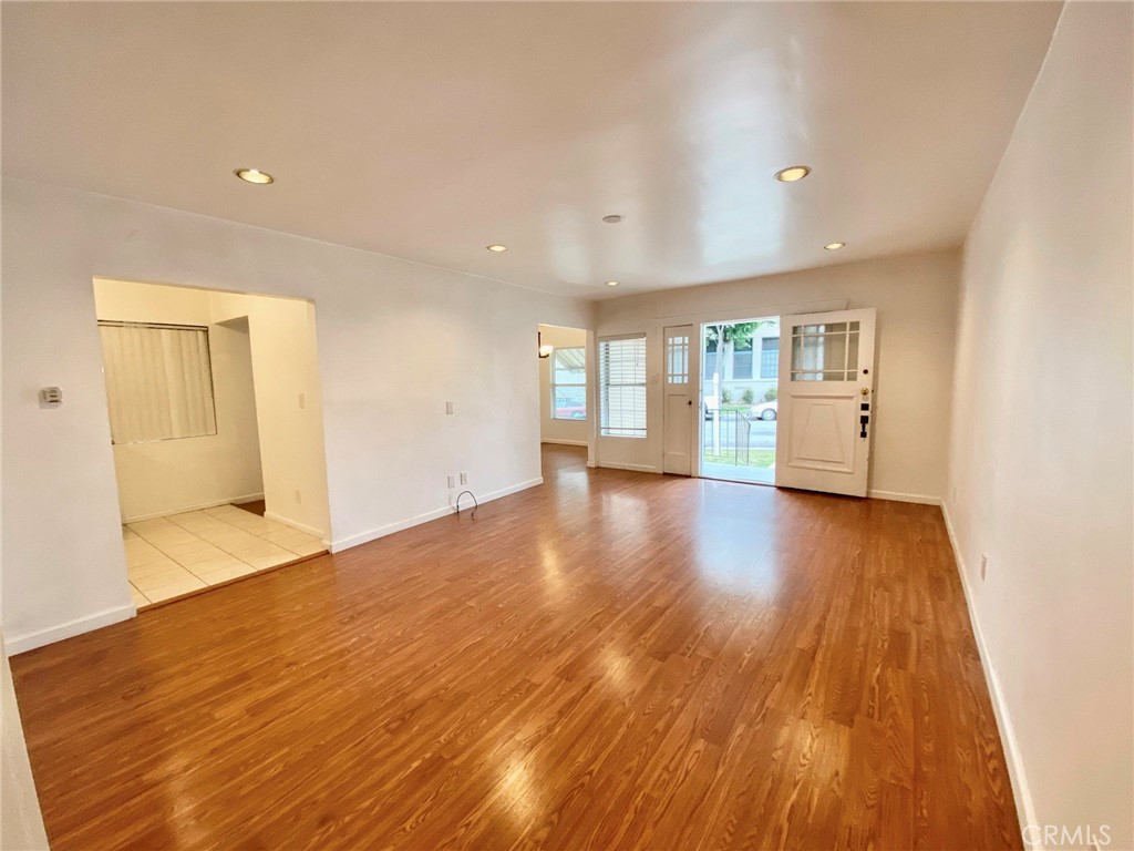 1202 E Acacia Avenue