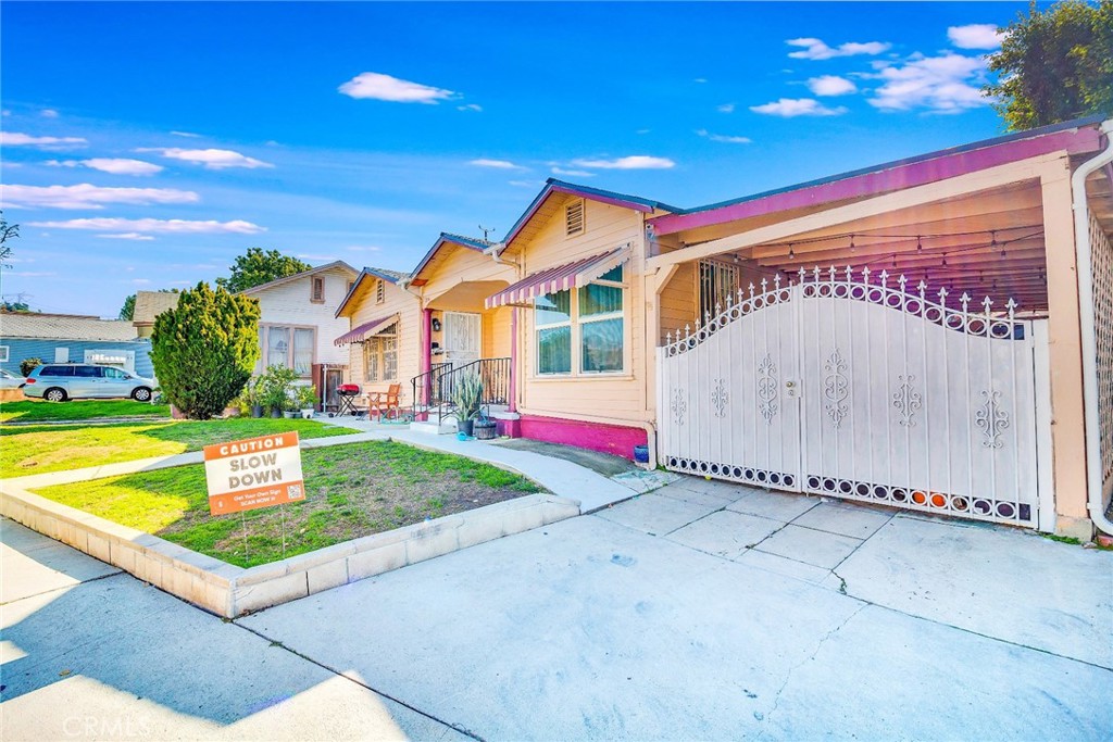 1202 E Acacia Avenue