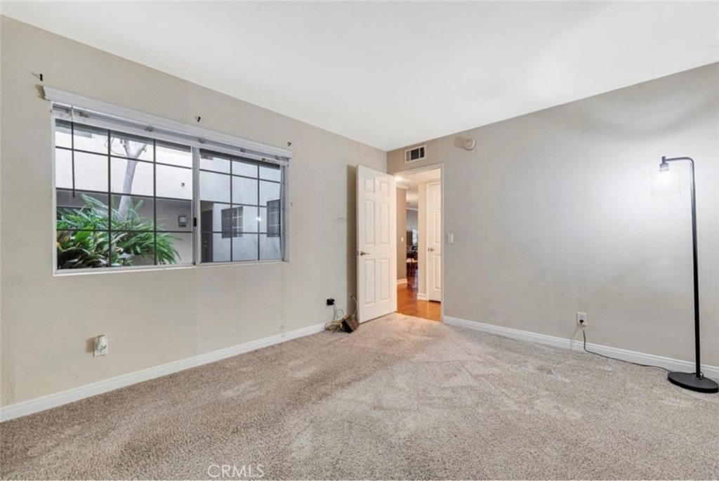 5500 Owensmouth Avenue 104