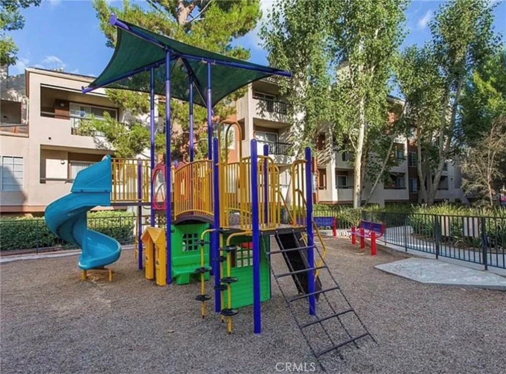 5500 Owensmouth Avenue 104