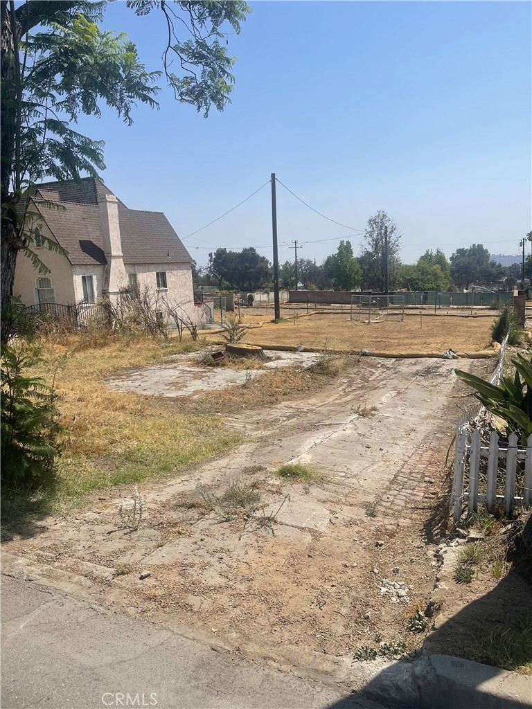 318 W Altadena Drive