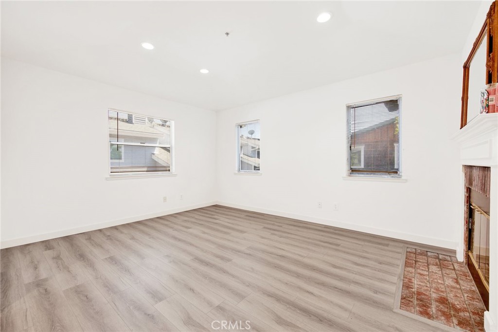 263 E Glenarm Street 103