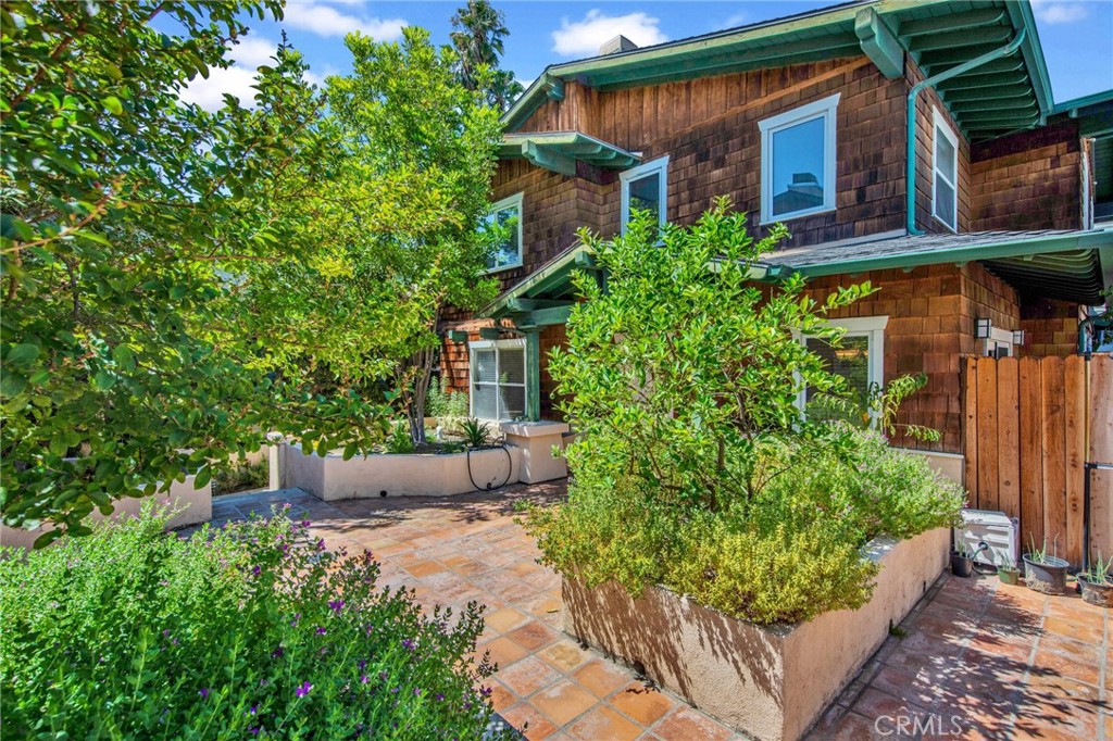 263 E Glenarm Street 103