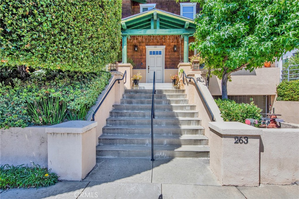 263 E Glenarm Street 103