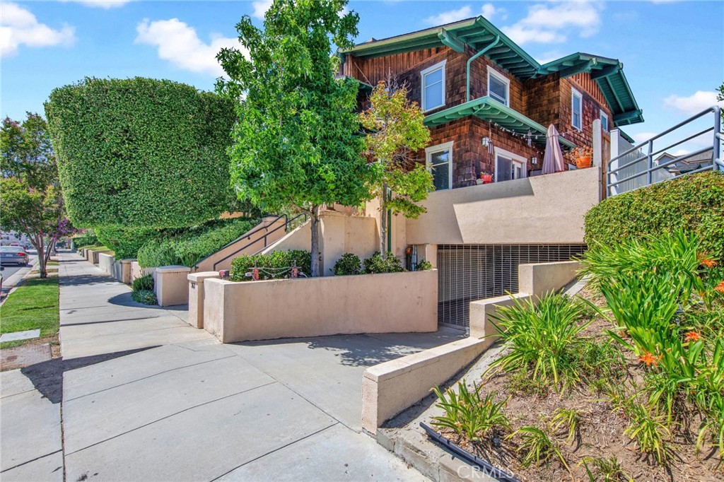 263 E Glenarm Street 103