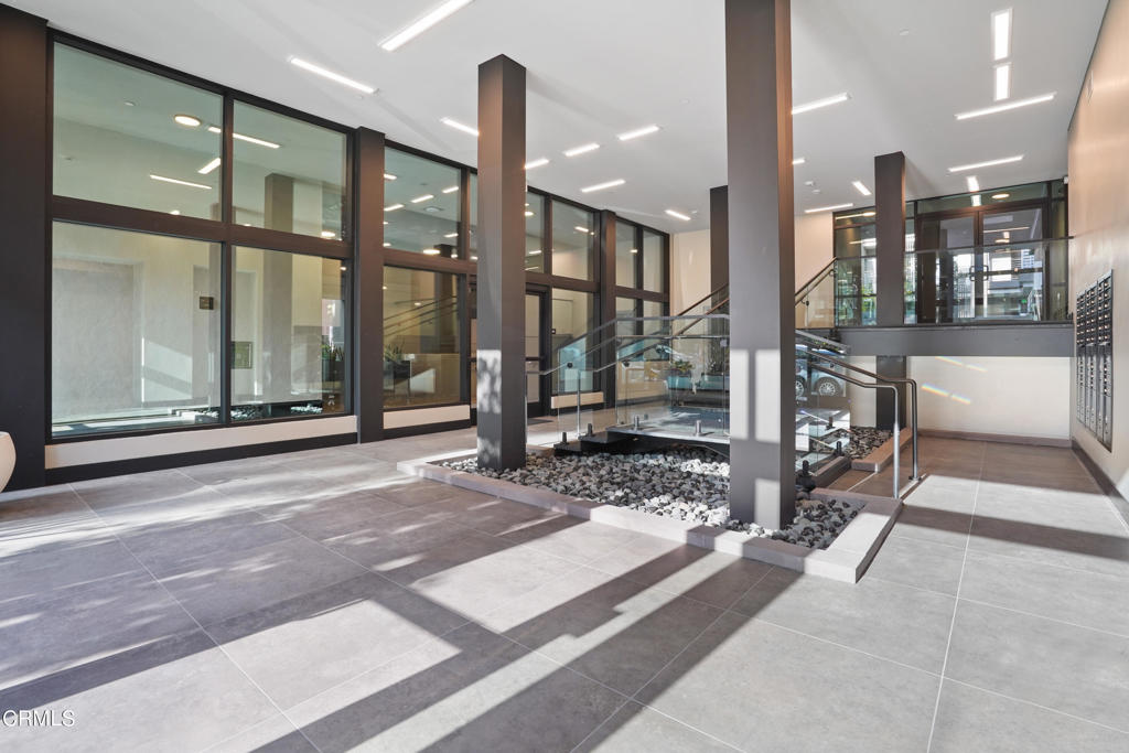 178 S Euclid Avenue 206