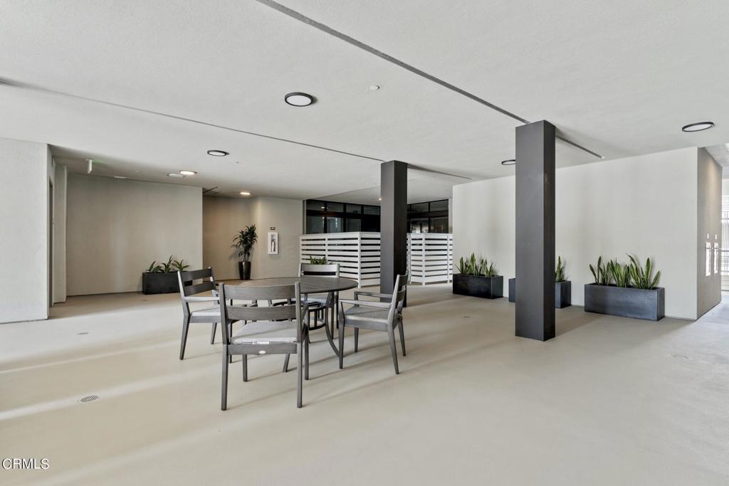 178 S Euclid Avenue 206