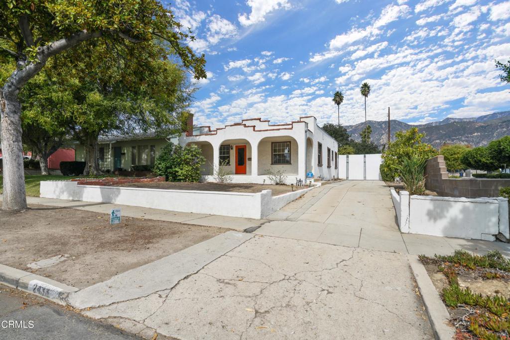 2433 E Mountain Street