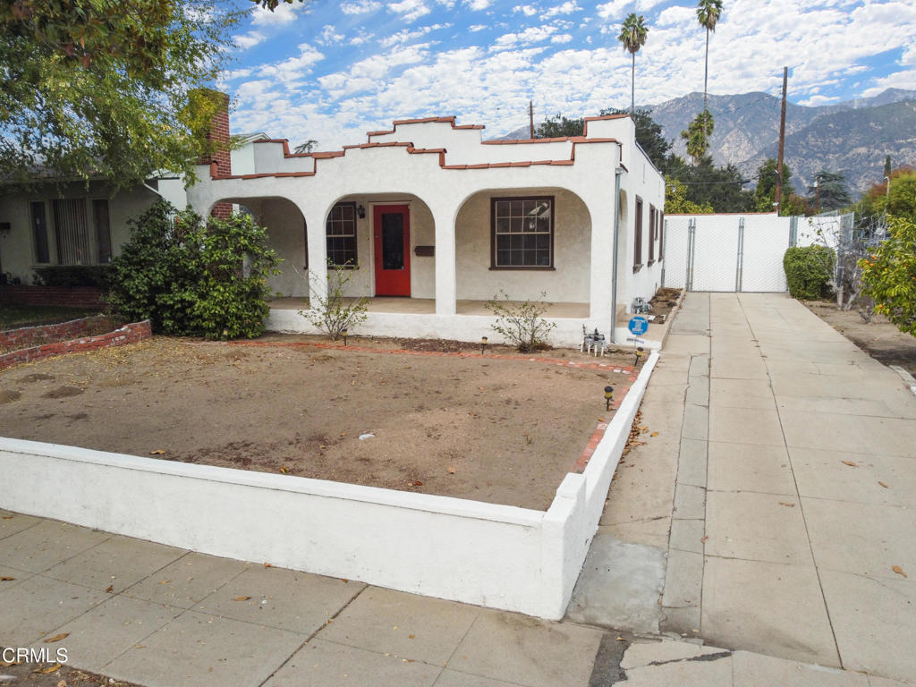 2433 E Mountain Street