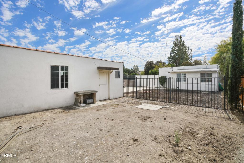 2433 E Mountain Street