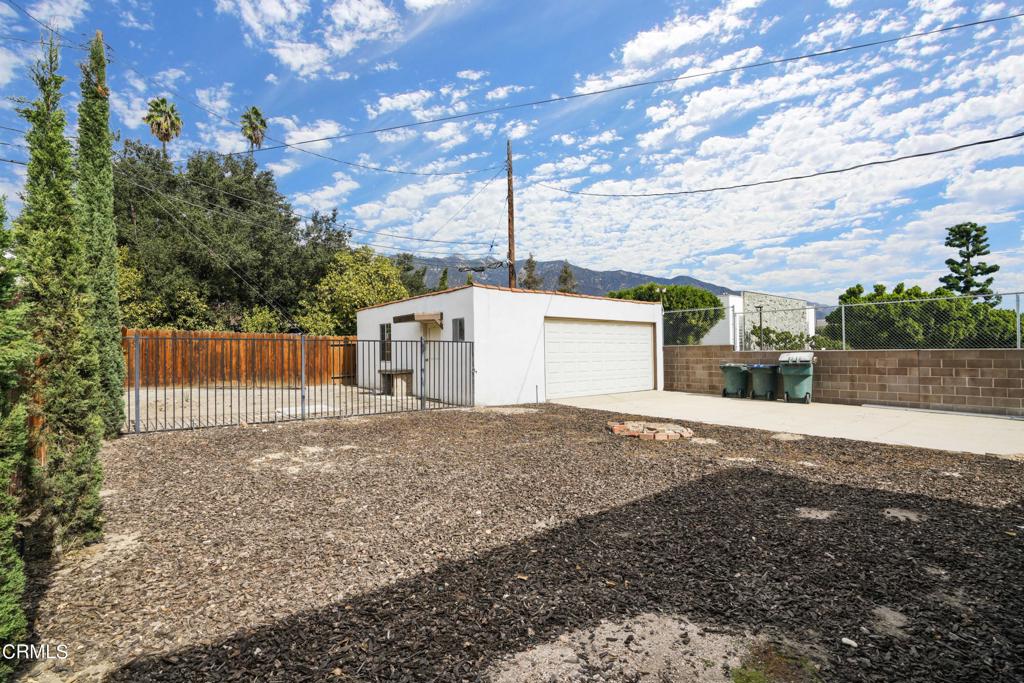 2433 E Mountain Street
