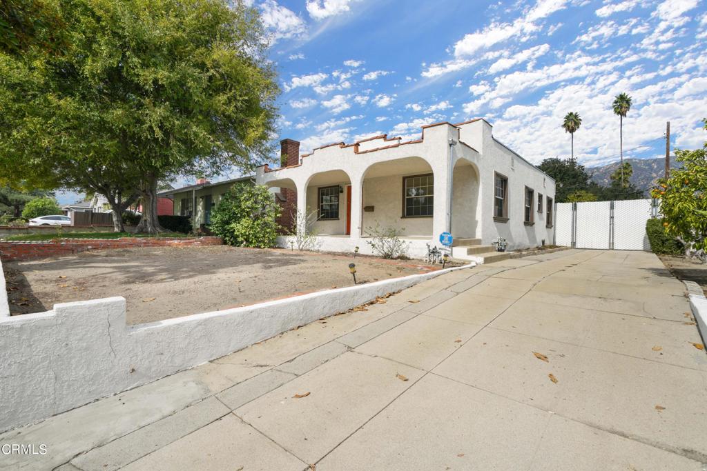 2433 E Mountain Street