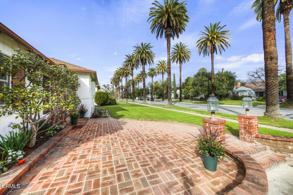 625 N Granada Avenue