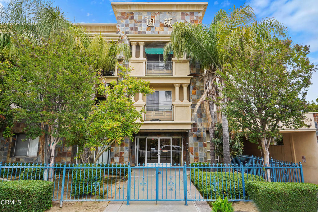 208 N Lincoln Avenue 111