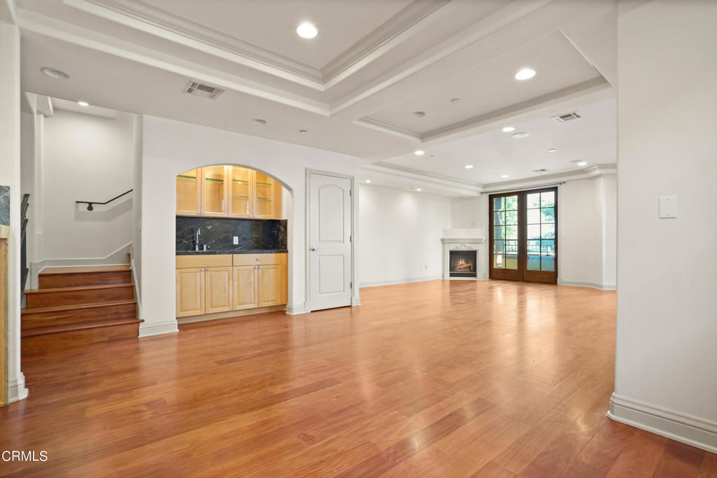 985 N Michillinda Avenue 207