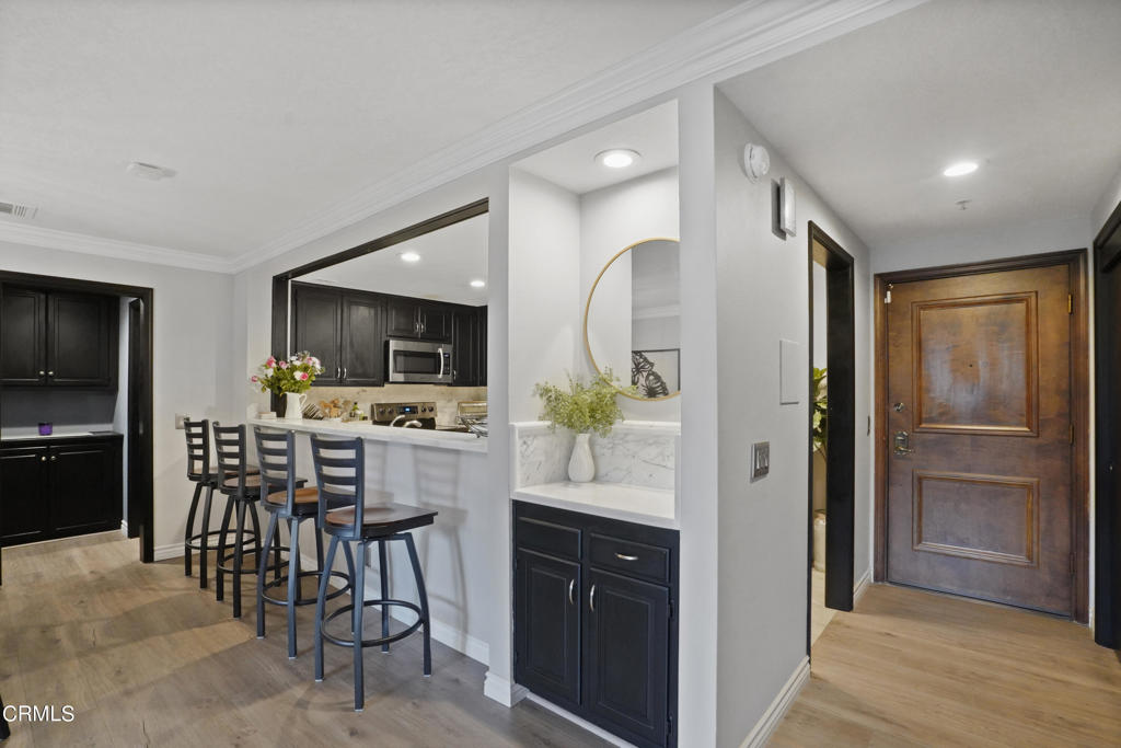 880 W 1st Street 527