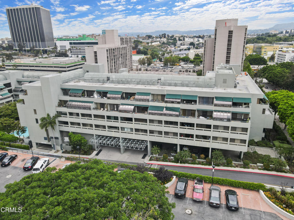 880 W 1st Street 527