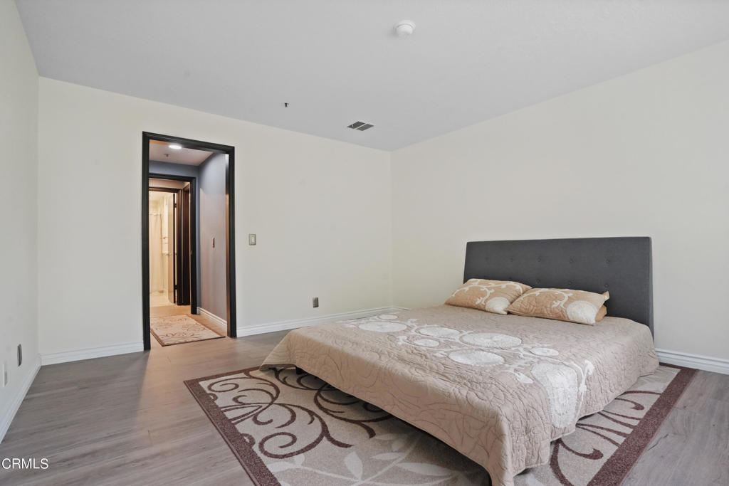 880 W 1st Street 527