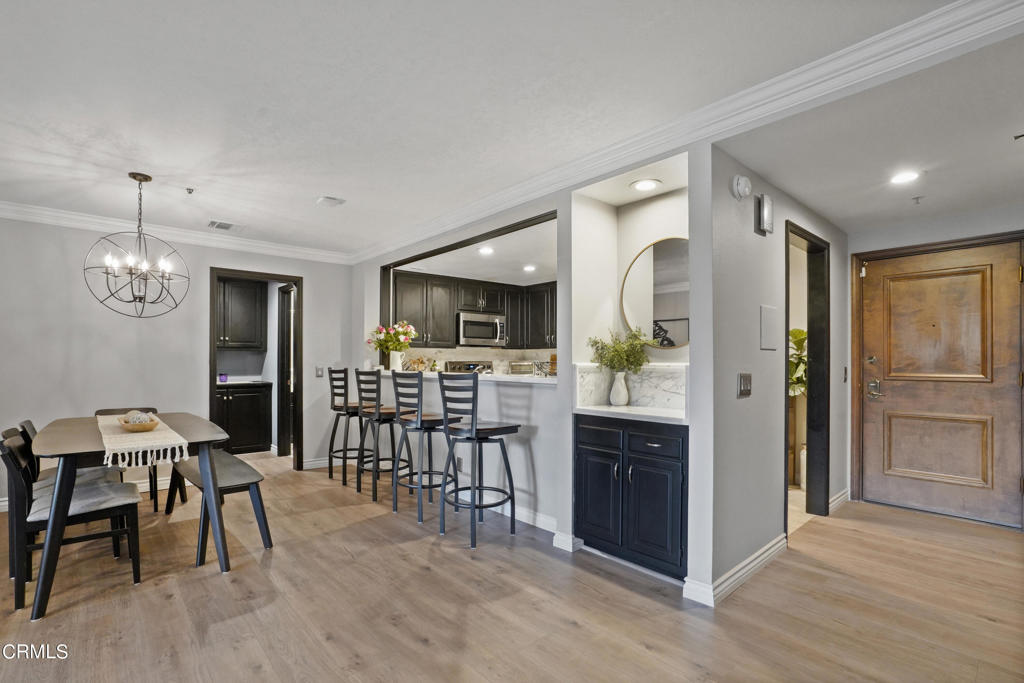 880 W 1st Street 527