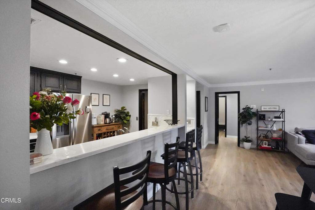 880 W 1st Street 527