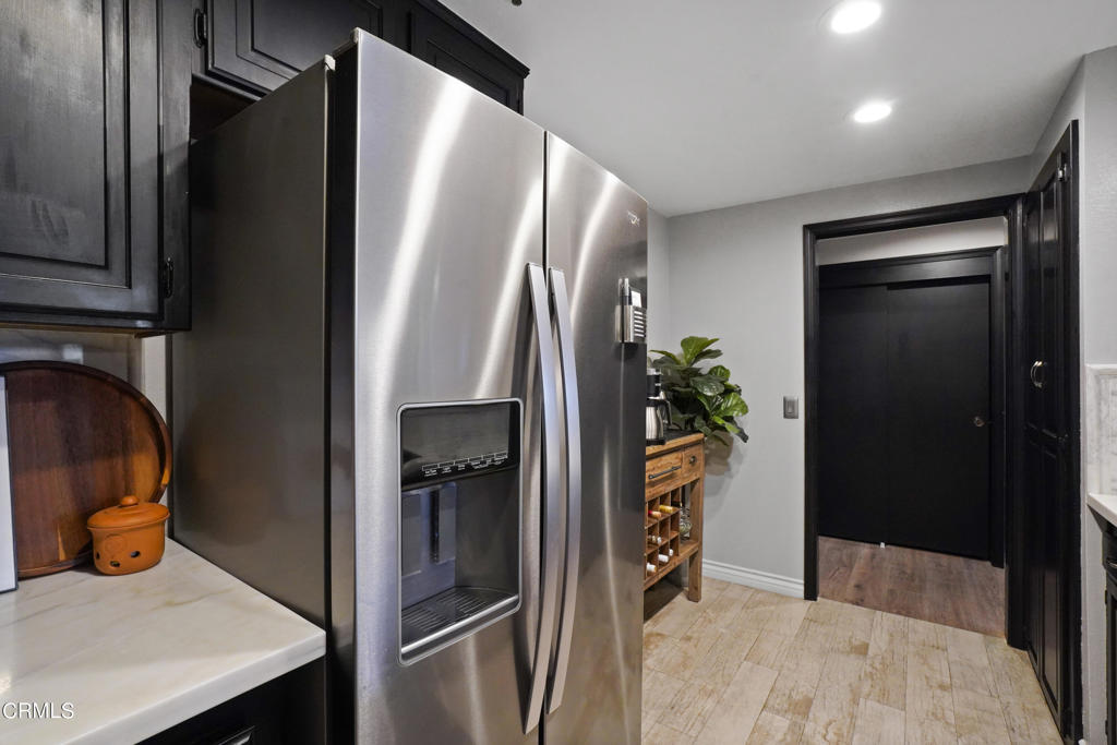 880 W 1st Street 527