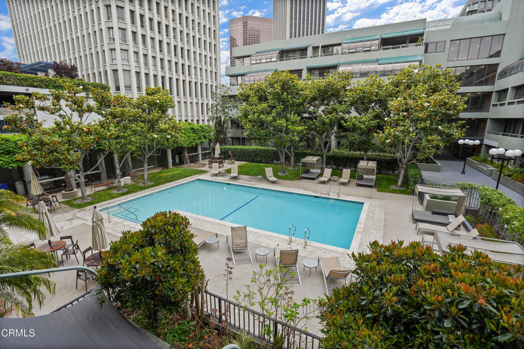 880 W 1st Street 527