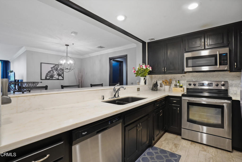 880 W 1st Street 527