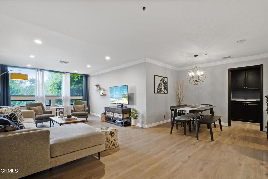880 W 1st Street 527