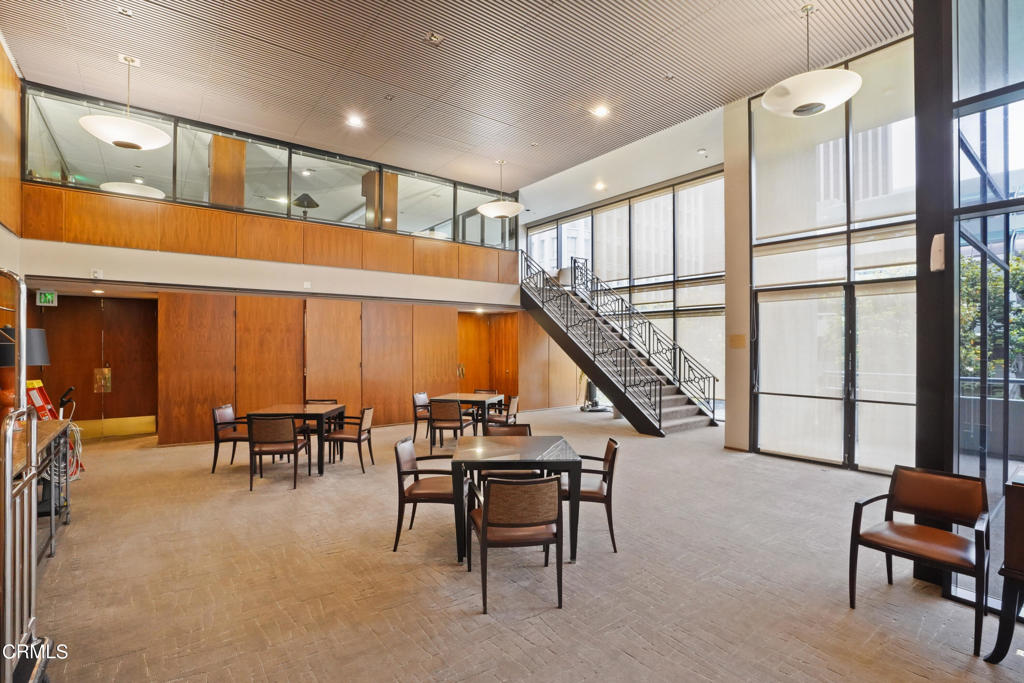 880 W 1st Street 527