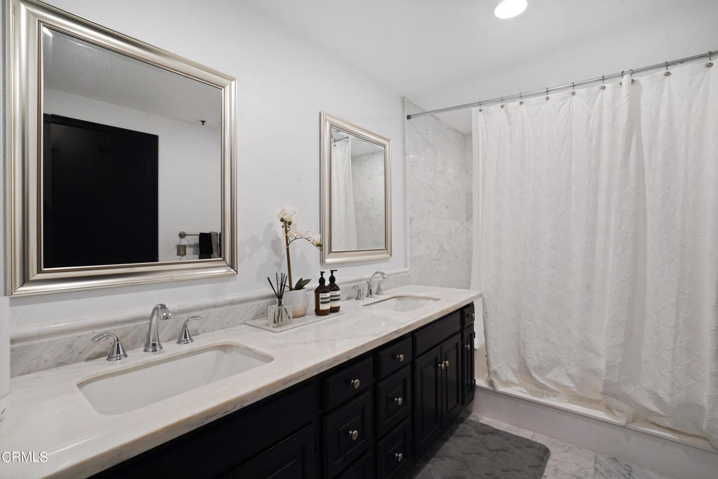 880 W 1st Street 527