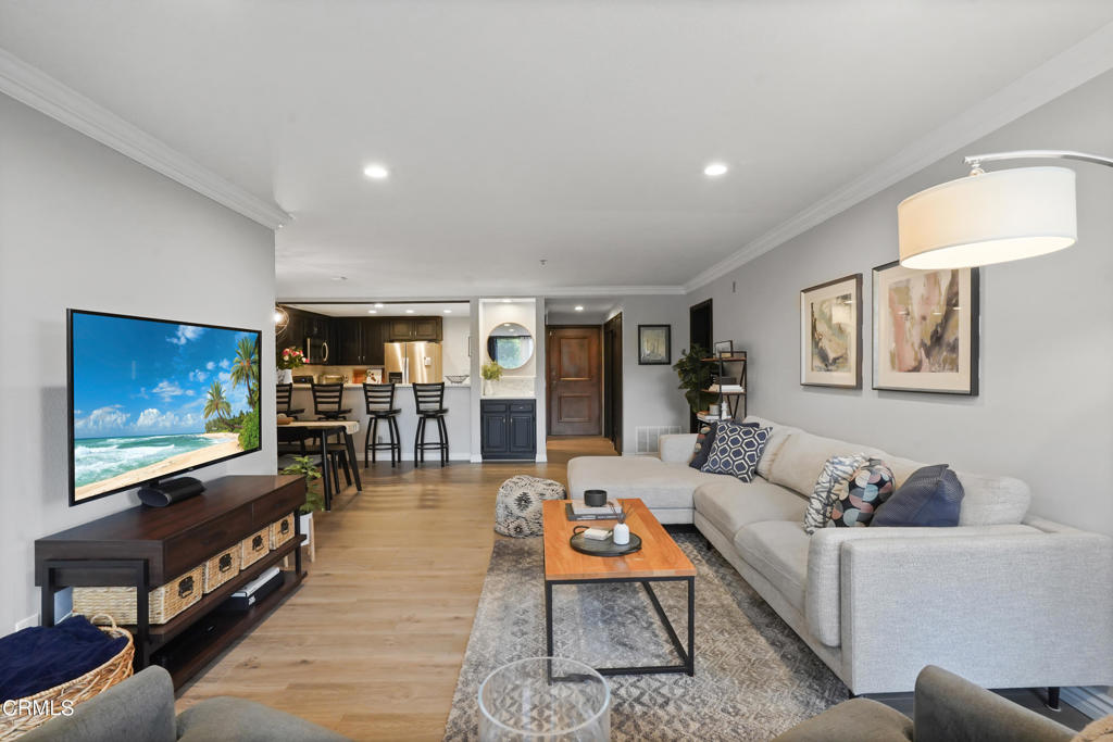 880 W 1st Street 527