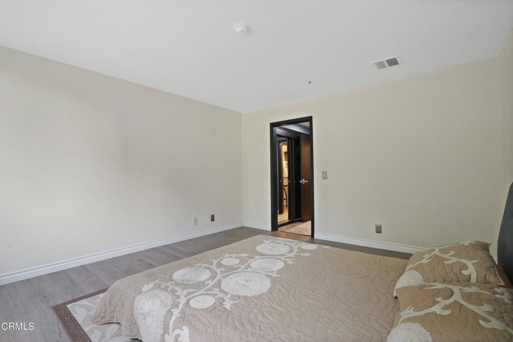 880 W 1st Street 527