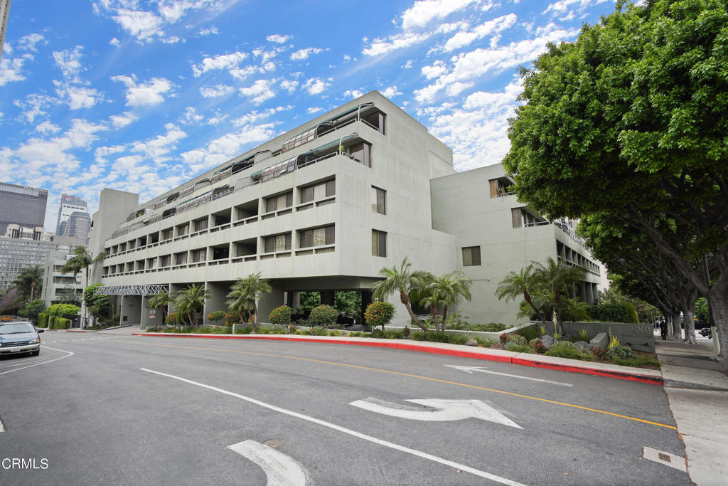 880 W 1st Street 527