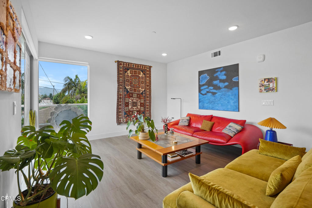 518 E Windsor Road 205
