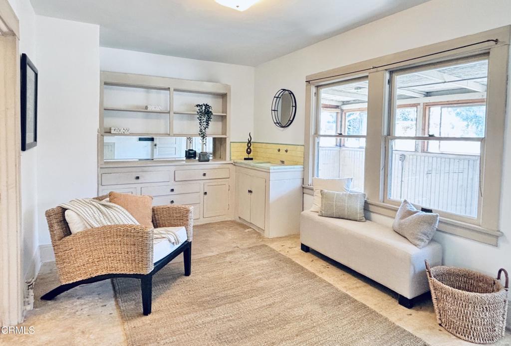 825 N Bushnell Avenue