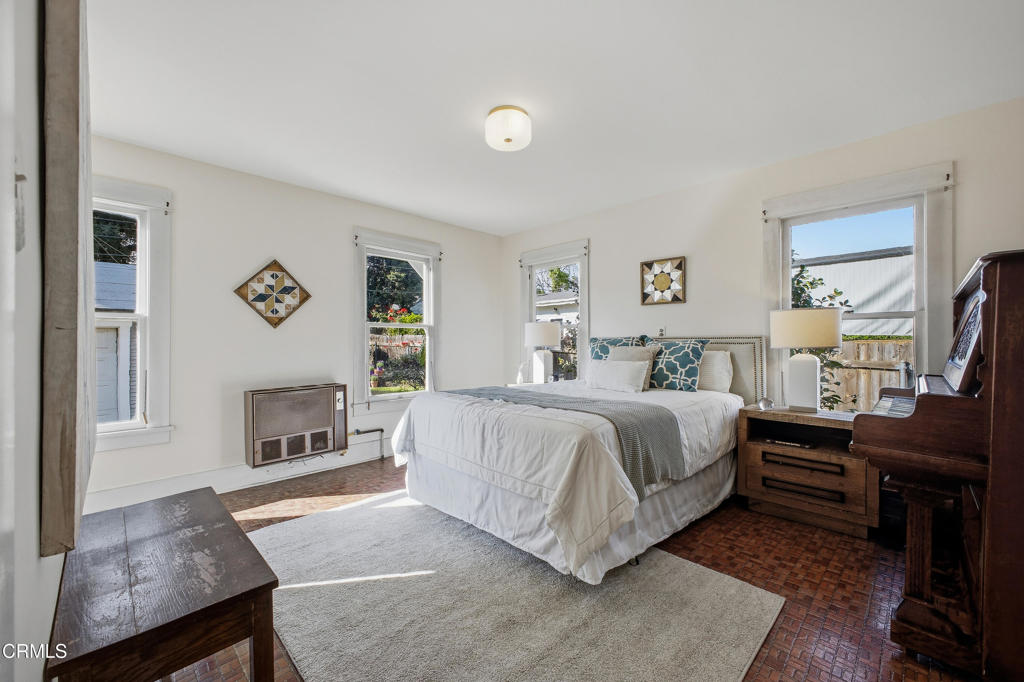 825 N Bushnell Avenue