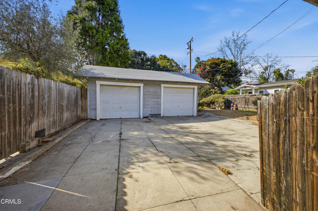 825 N Bushnell Avenue