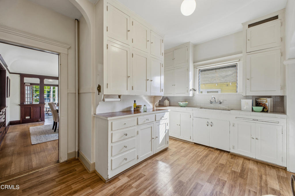 825 N Bushnell Avenue