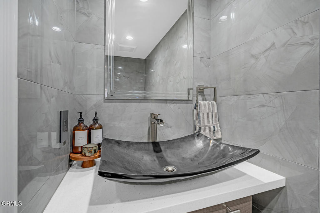 6301 Honolulu Avenue 47