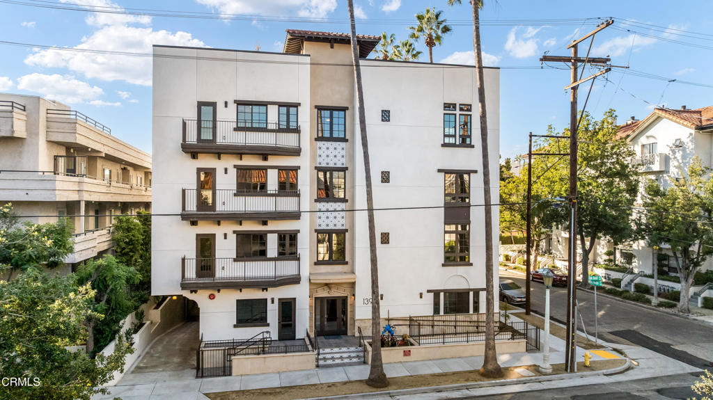 139 S Oak Knoll Avenue 302