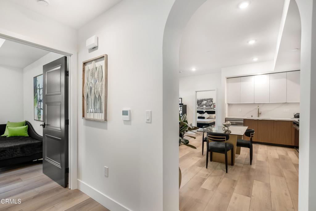 139 S Oak Knoll Avenue 302