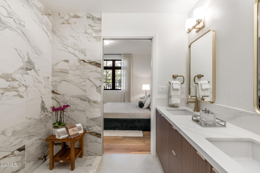 139 S Oak Knoll Avenue 302