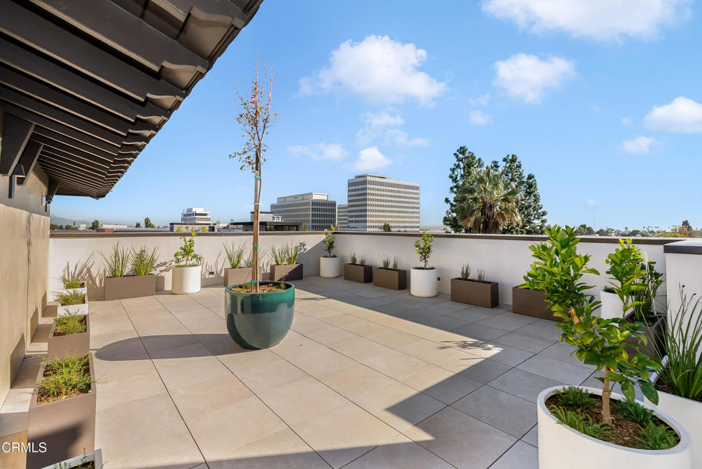 139 S Oak Knoll Avenue 302